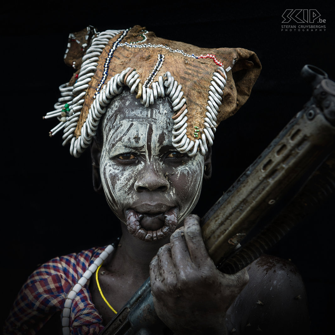 Mago - Mursi women with rifle A Mursi woman with a painted face and a pierced lip (for a lip plate) and an old HK G3 rifle. The Mursi still live very traditional and don’t have modern items, but as you can see they sometimes carry modern weapons, a big contrast. Stefan Cruysberghs